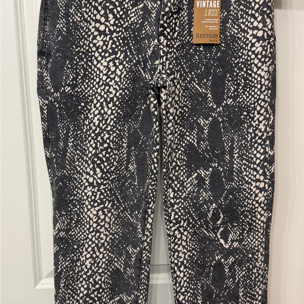 Kensie Women's Snakeskin Patterned Straight Leg Jeans